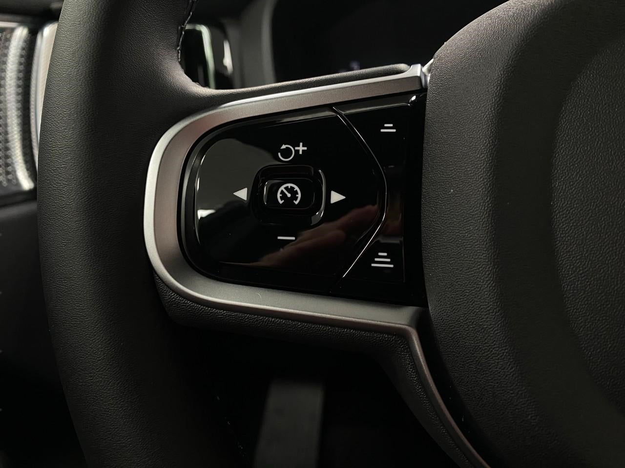 2026 Volvo XC60 B5 AWD Ultra Black Edition