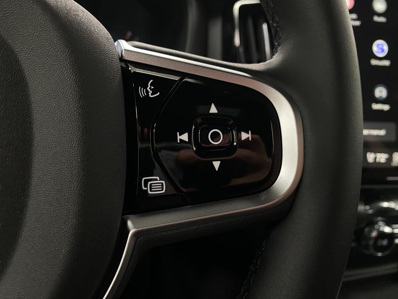 2026 Volvo XC60 B5 AWD Ultra Black Edition