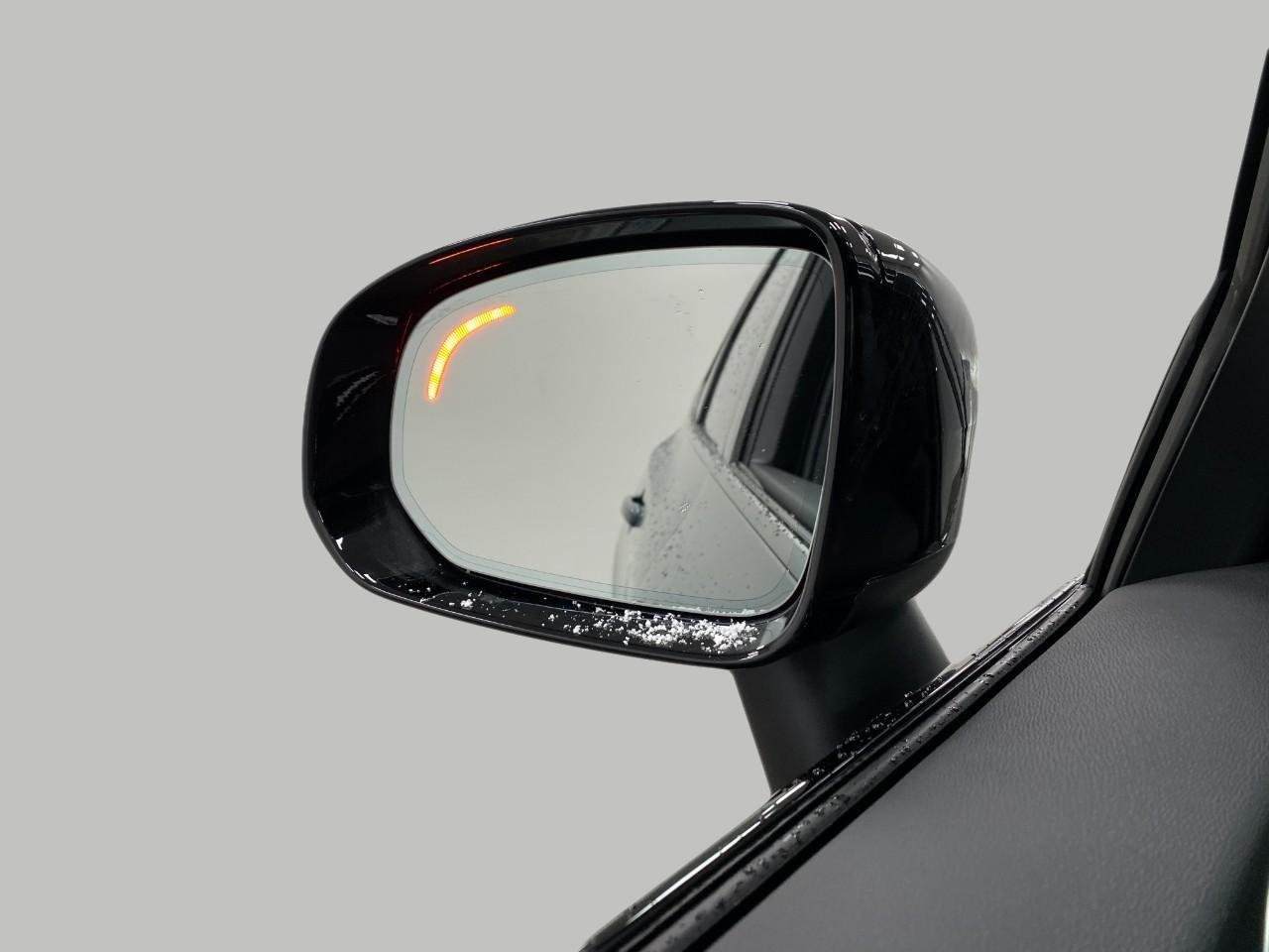 2026 Volvo XC60 B5 AWD Ultra Black Edition