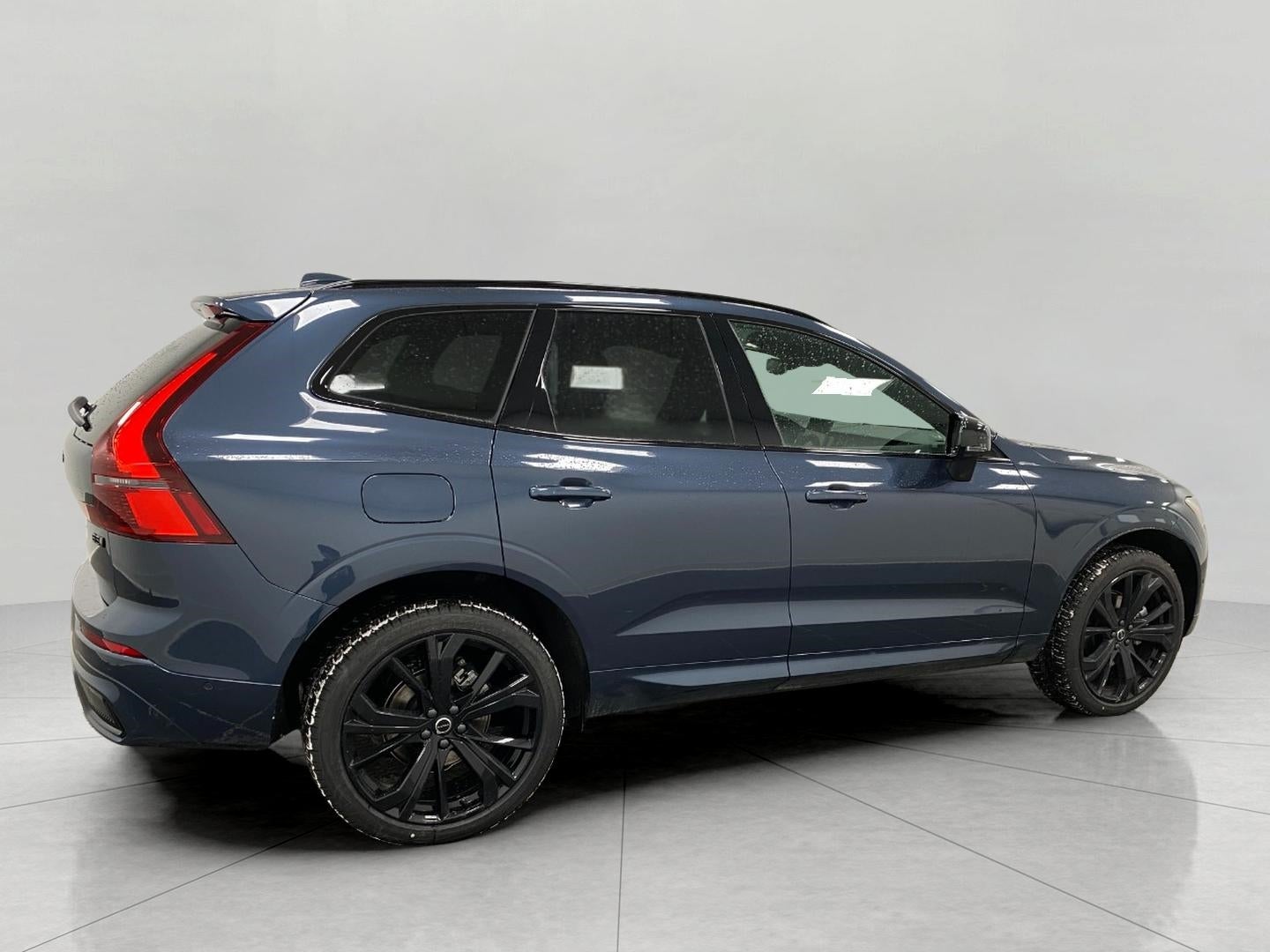 2026 Volvo XC60 B5 AWD Ultra Black Edition