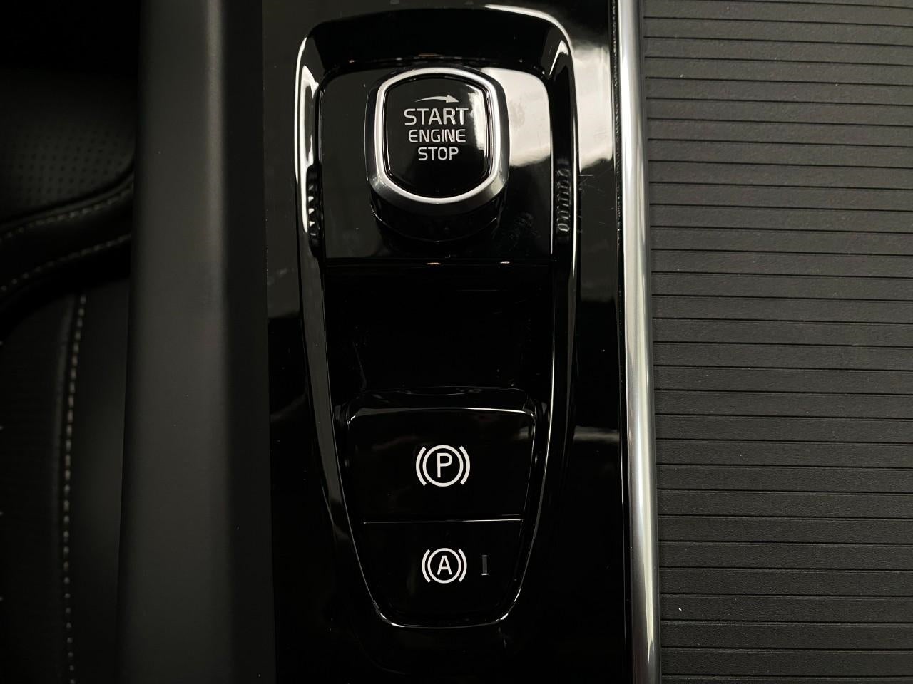 2026 Volvo XC60 B5 AWD Ultra Black Edition