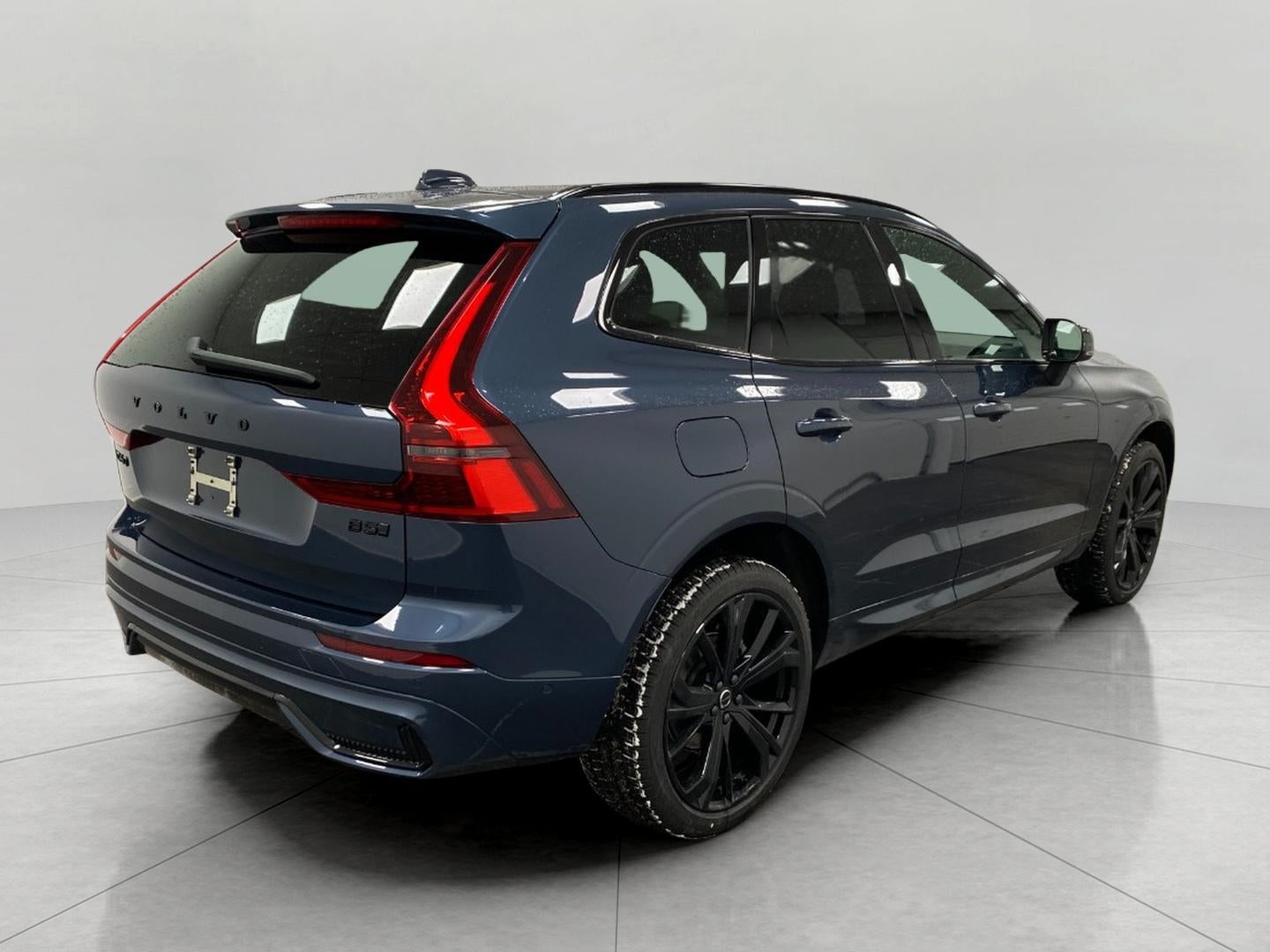 2026 Volvo XC60 B5 AWD Ultra Black Edition