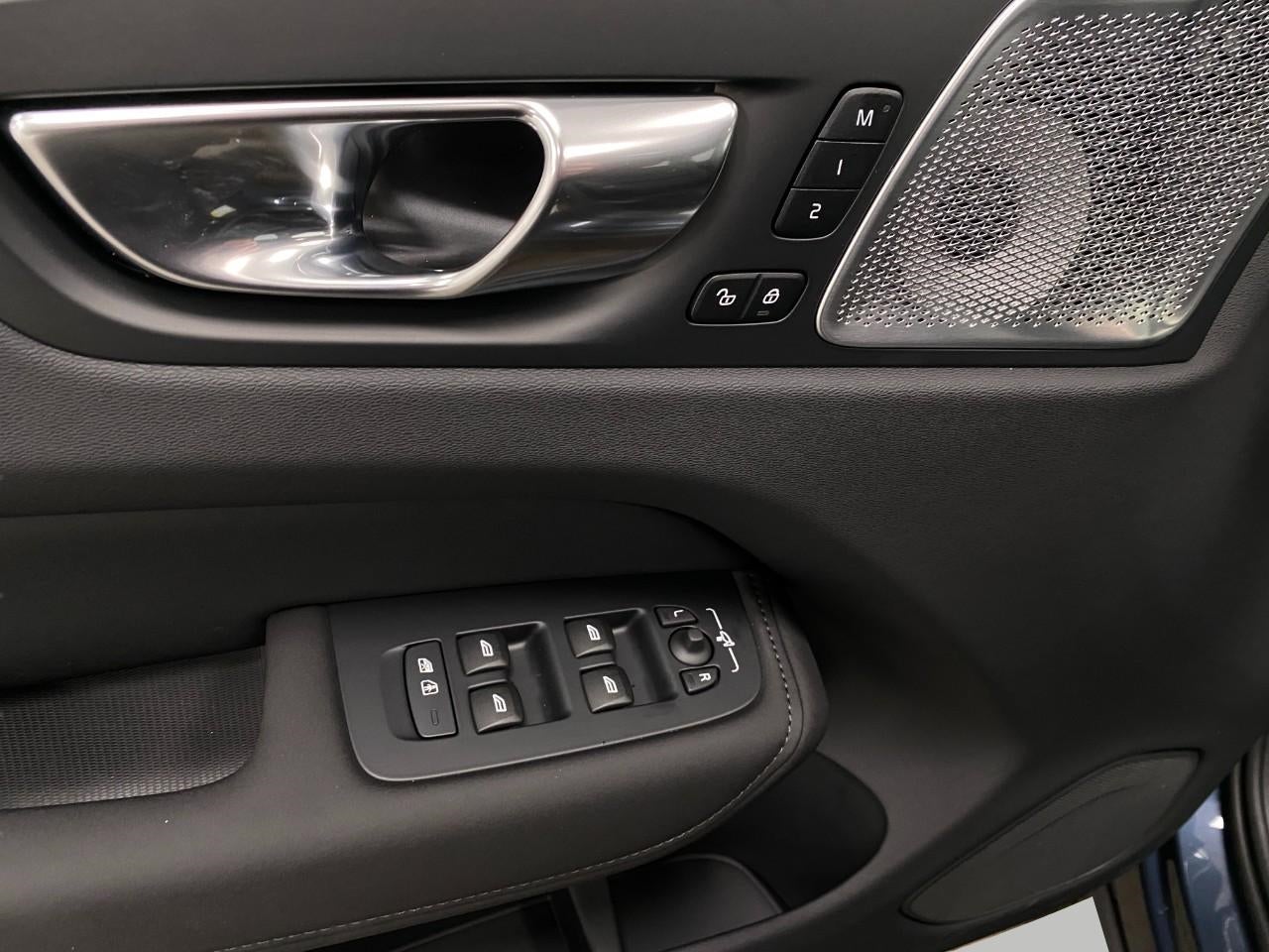 2026 Volvo XC60 B5 AWD Ultra Black Edition