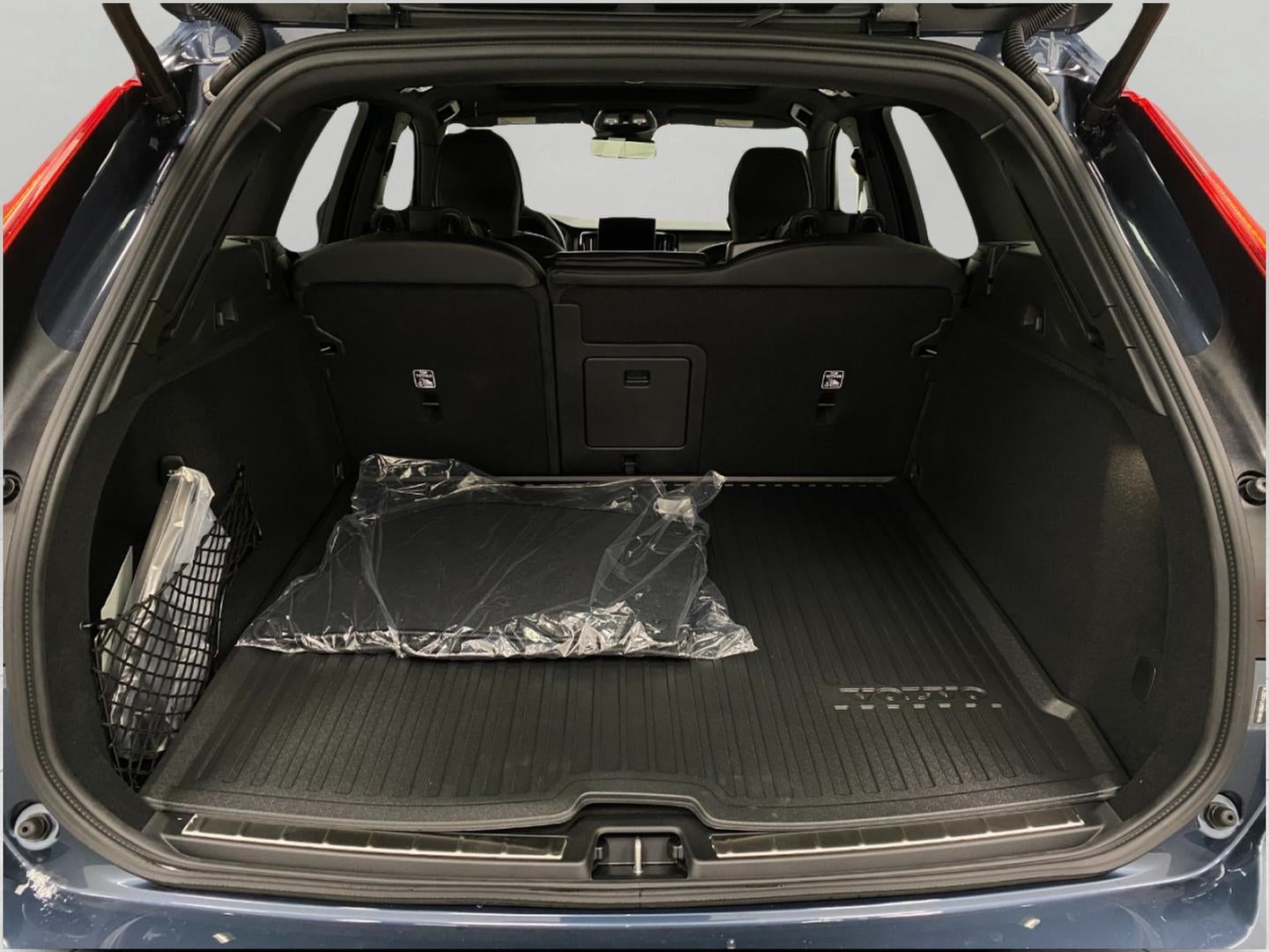 2026 Volvo XC60 B5 AWD Ultra Black Edition