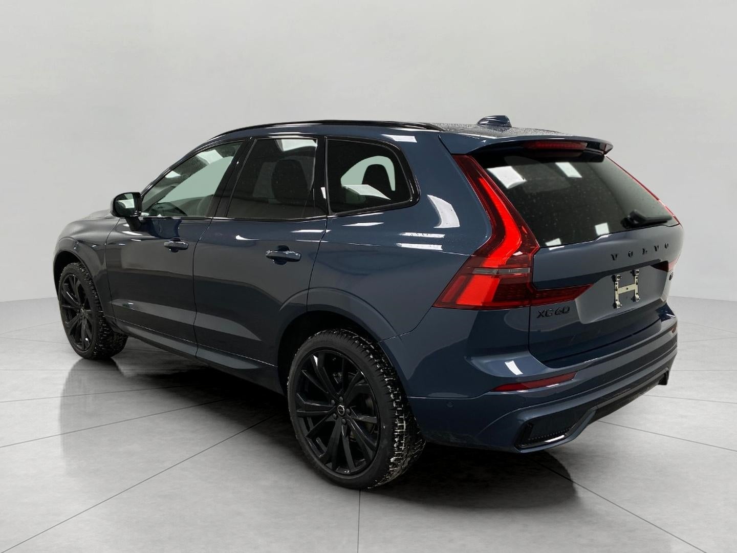 2026 Volvo XC60 B5 AWD Ultra Black Edition