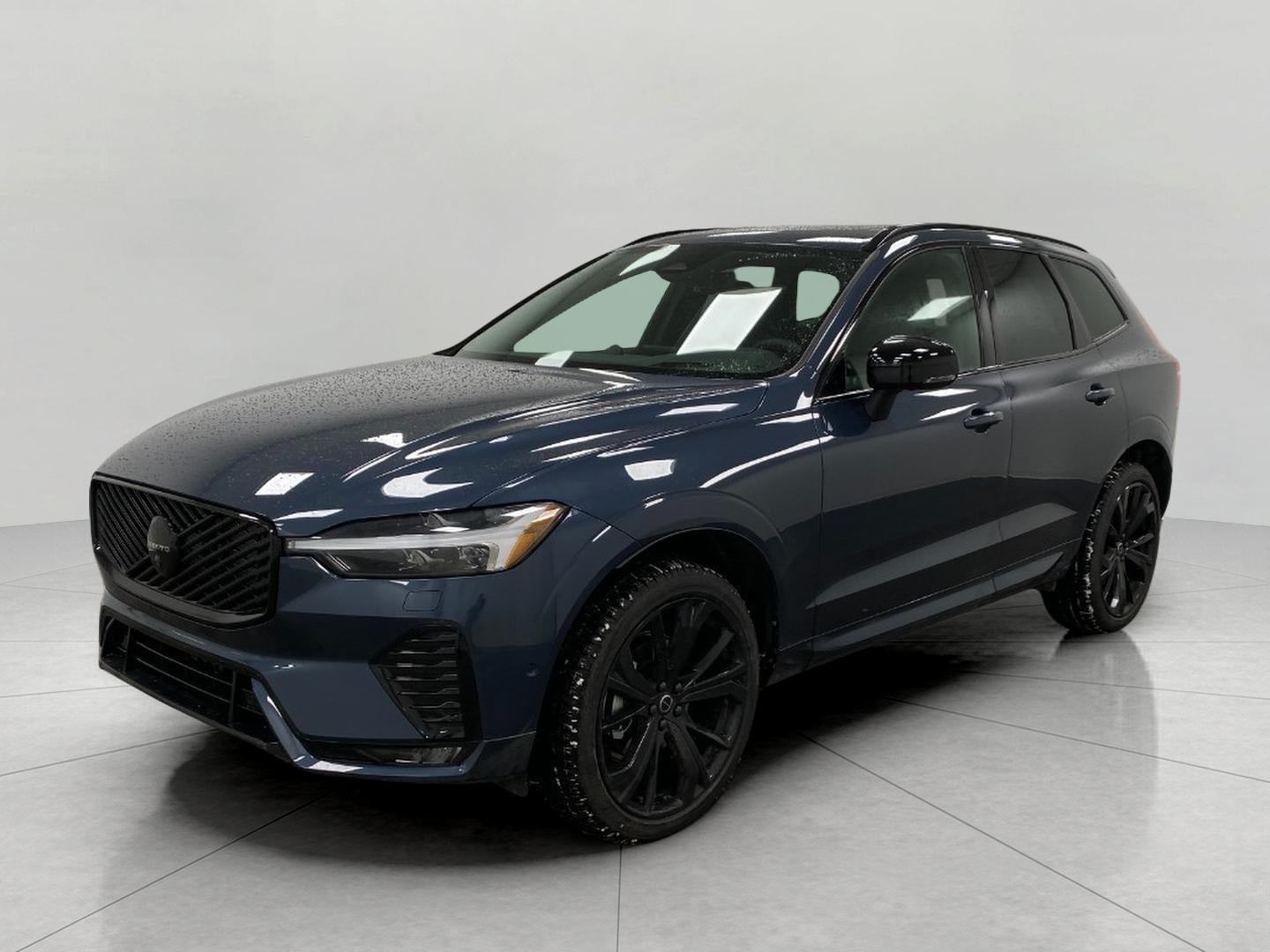 2026 Volvo XC60 B5 AWD Ultra Black Edition