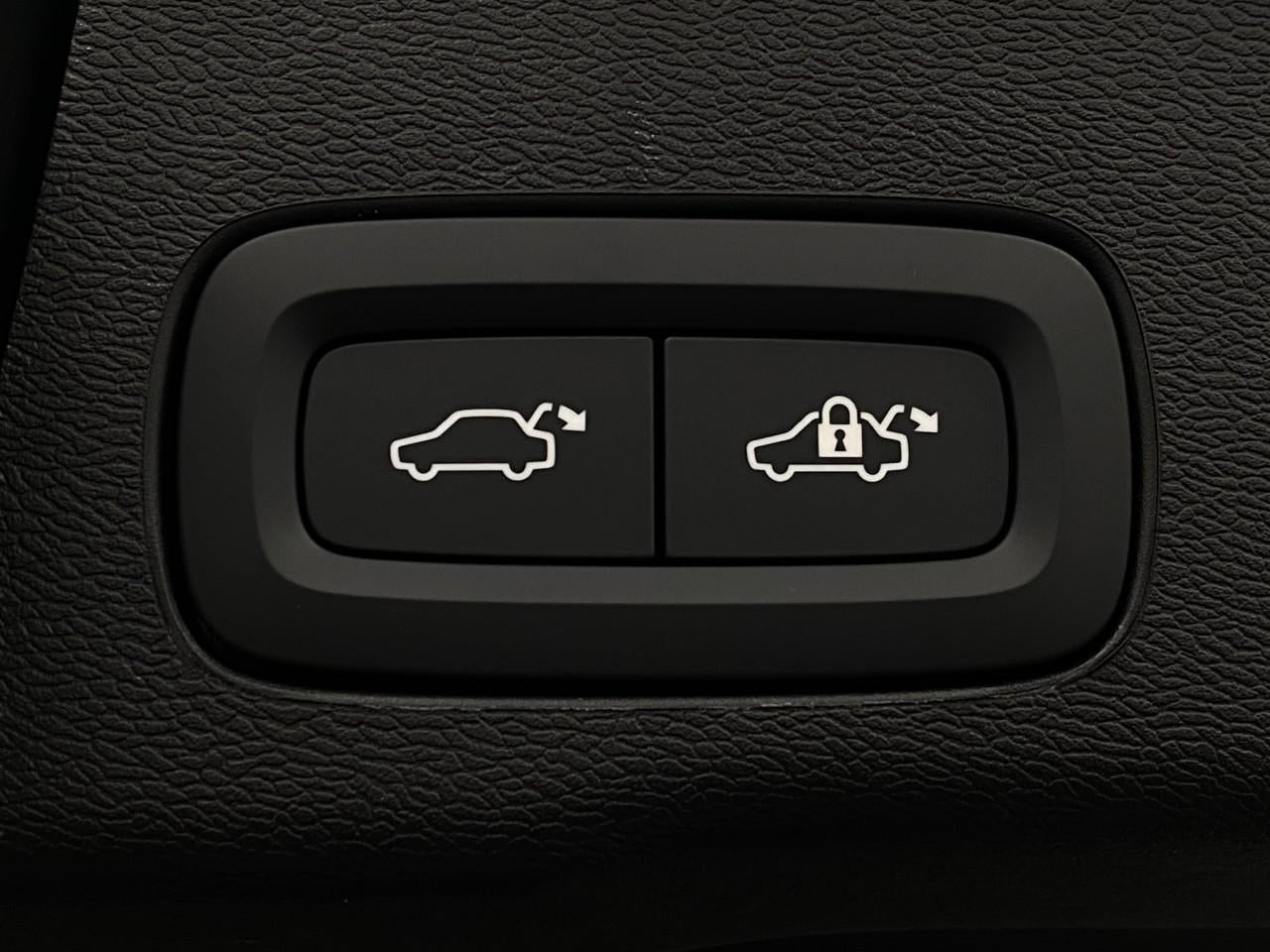 2026 Volvo XC60 B5 AWD Ultra