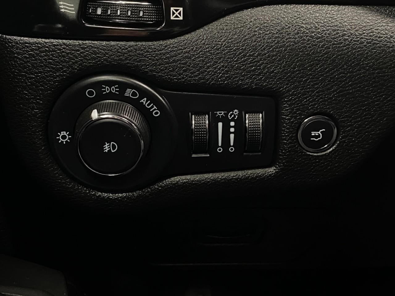 2023 Jeep Cherokee Altitude Lux 4x4