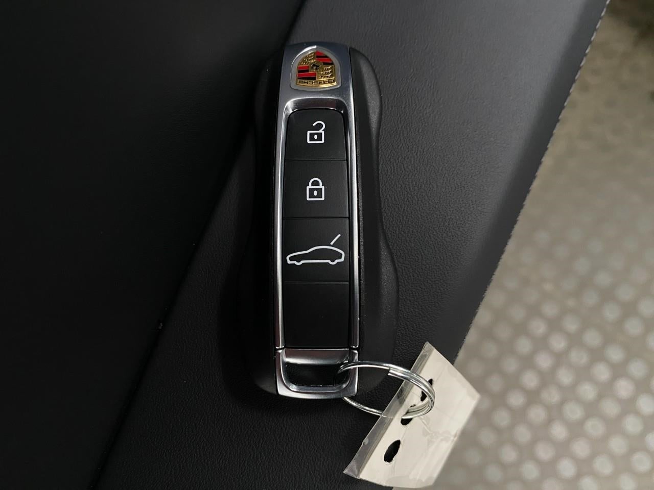 2025 Porsche Panamera 4