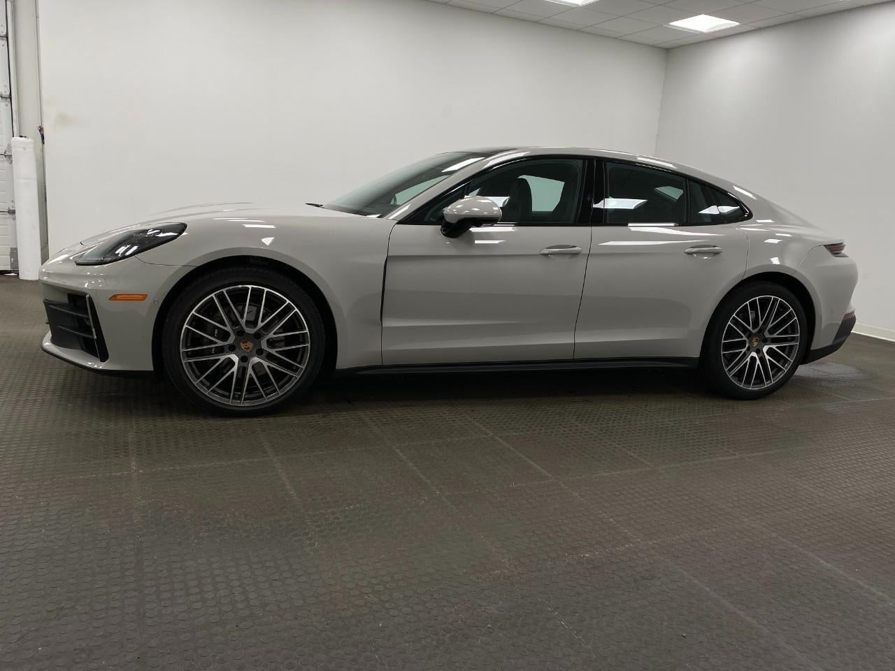2025 Porsche Panamera 4