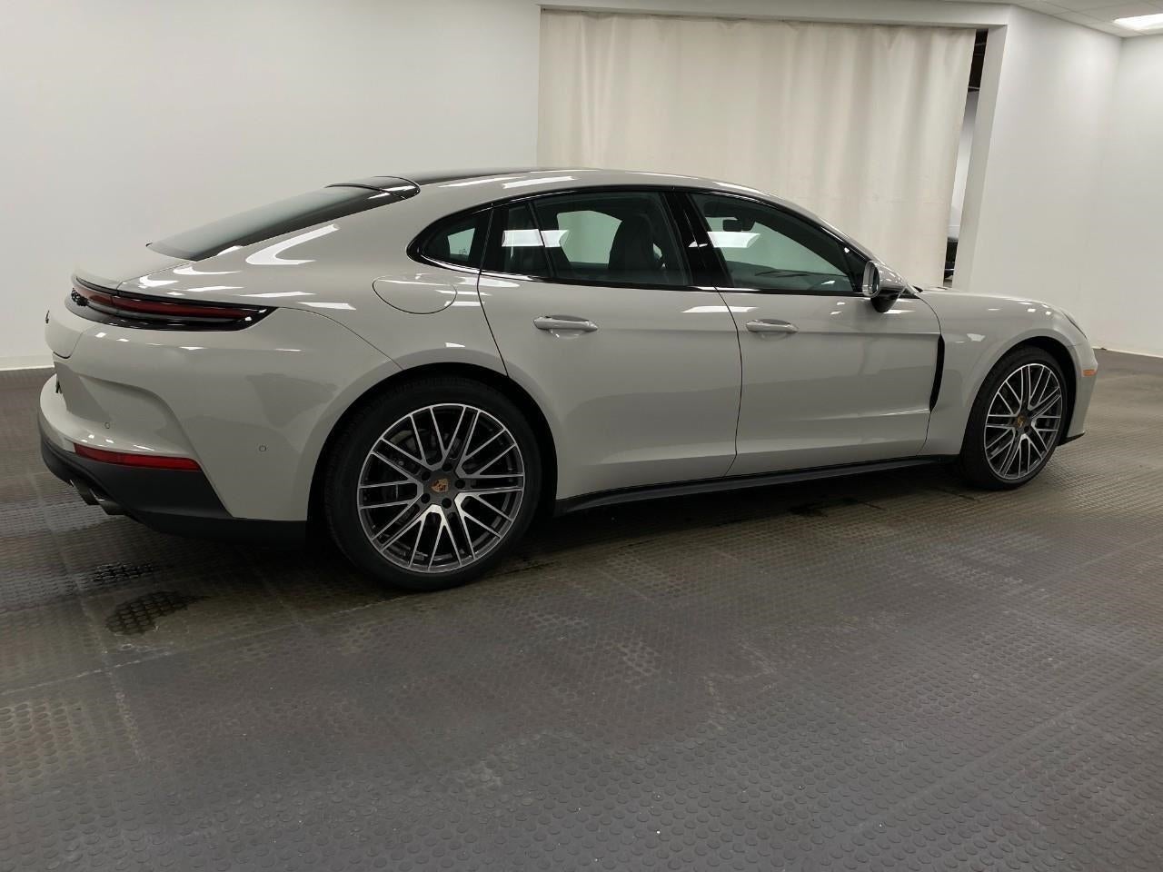 2025 Porsche Panamera 4
