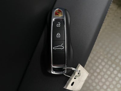 2025 Porsche Panamera 4
