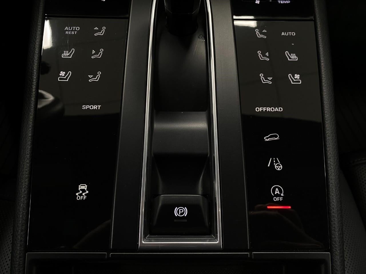 2023 Porsche Macan AWD