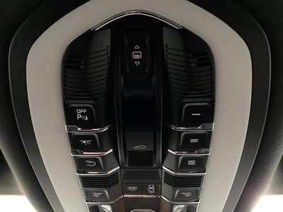 2023 Porsche Macan AWD