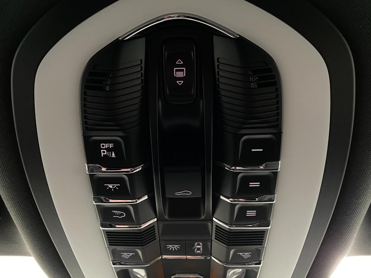 2023 Porsche Macan AWD