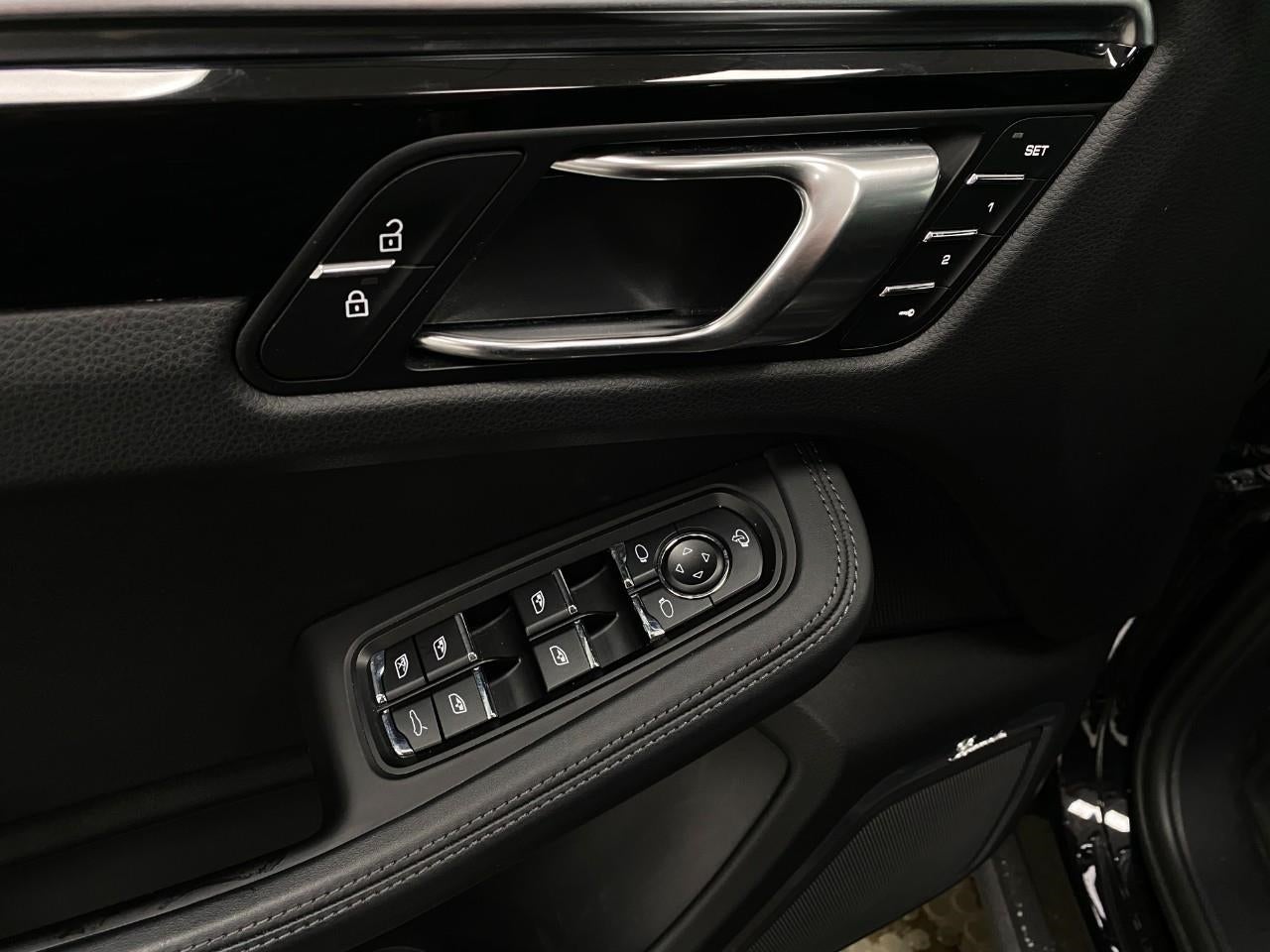 2023 Porsche Macan AWD