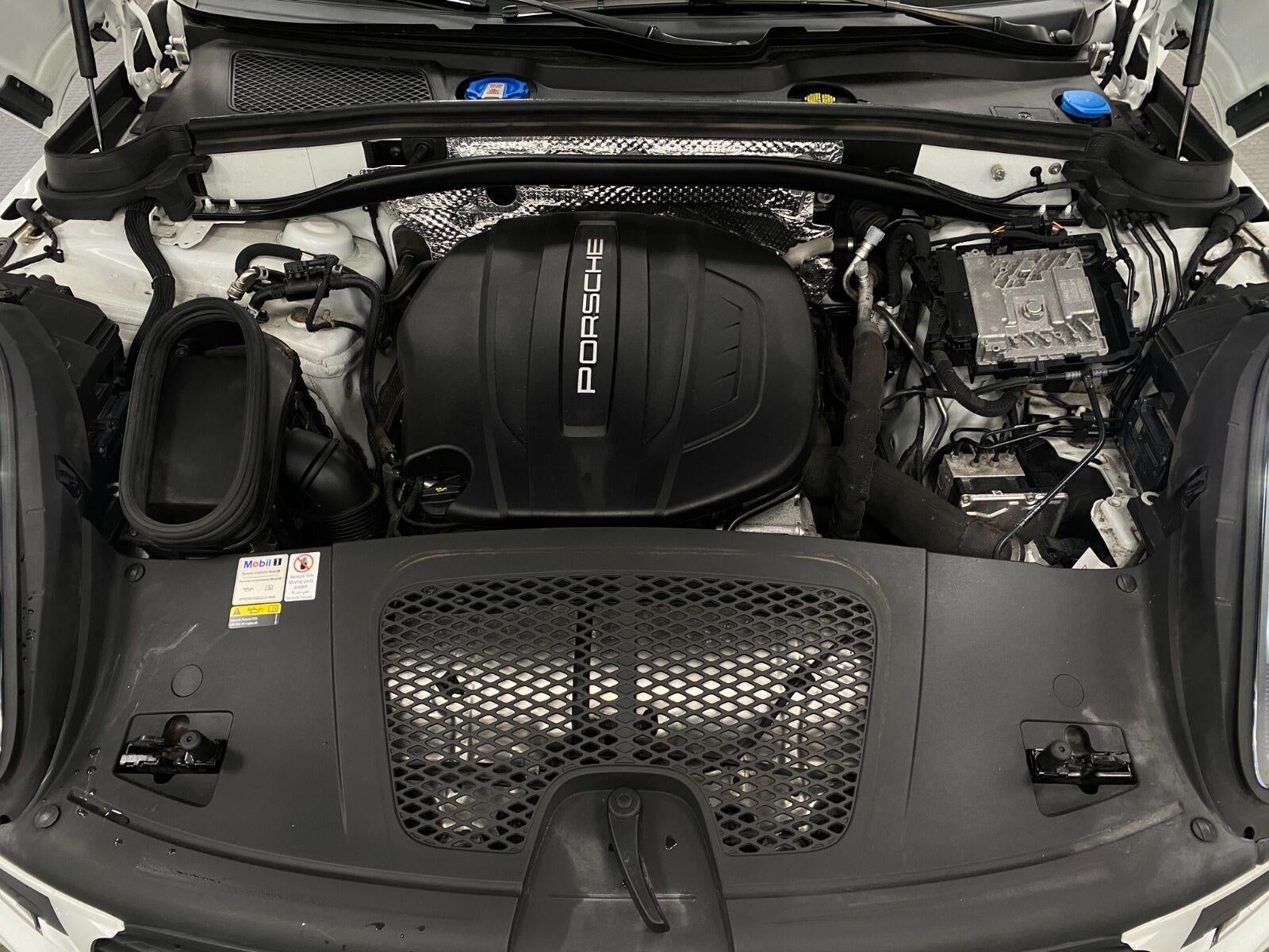 2021 Porsche Macan AWD