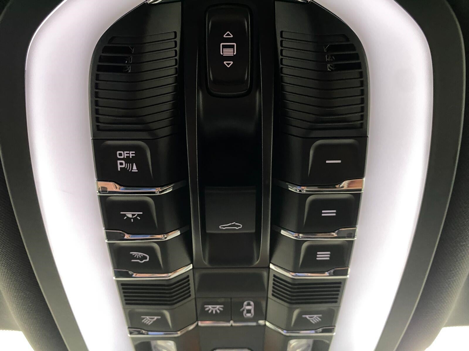 2021 Porsche Macan AWD