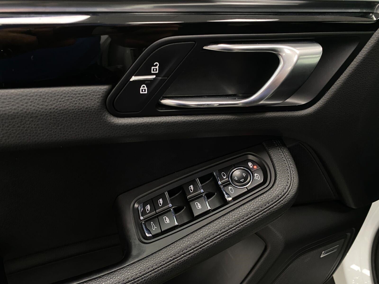 2021 Porsche Macan AWD