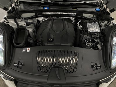 2026 Porsche Macan AWD