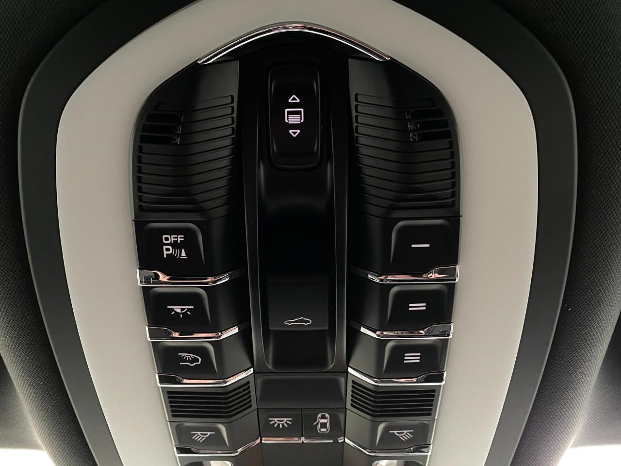 2026 Porsche Macan AWD