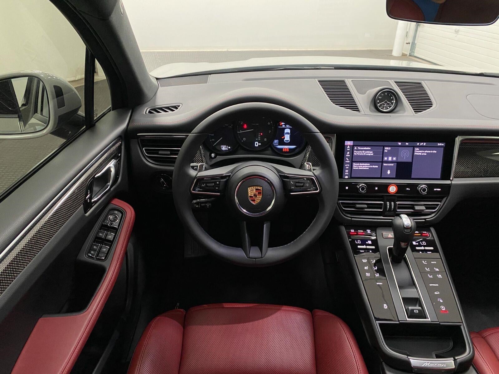 2025 Porsche Macan AWD