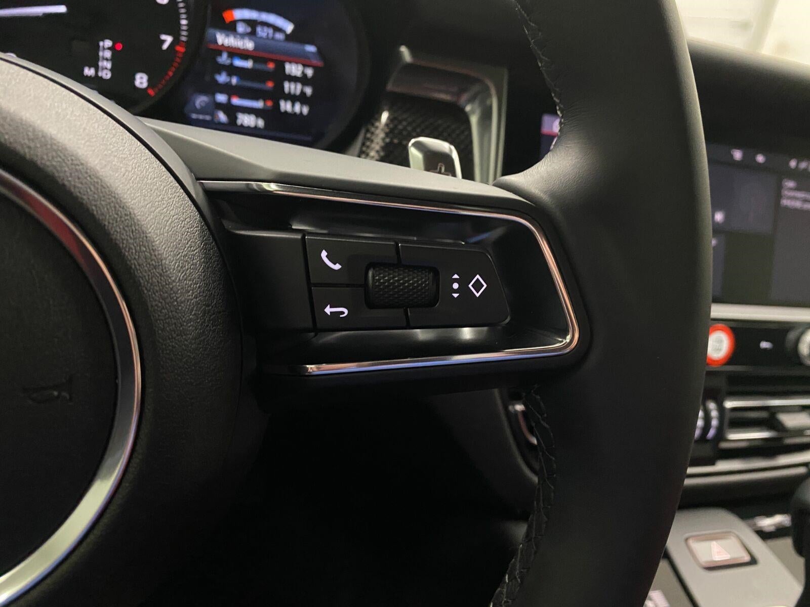 2025 Porsche Macan AWD