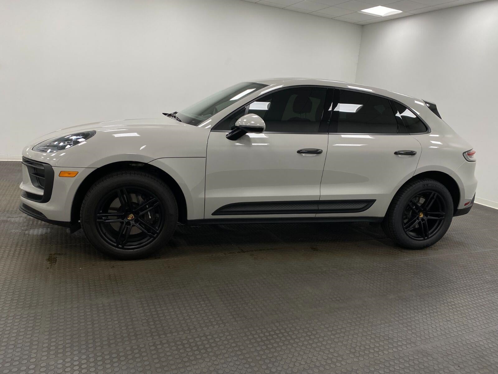 2025 Porsche Macan AWD
