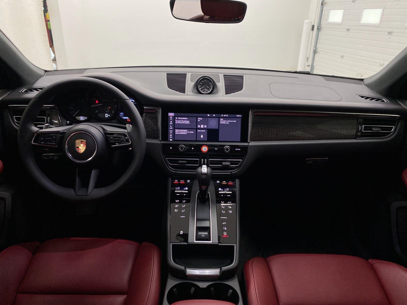 2025 Porsche Macan AWD