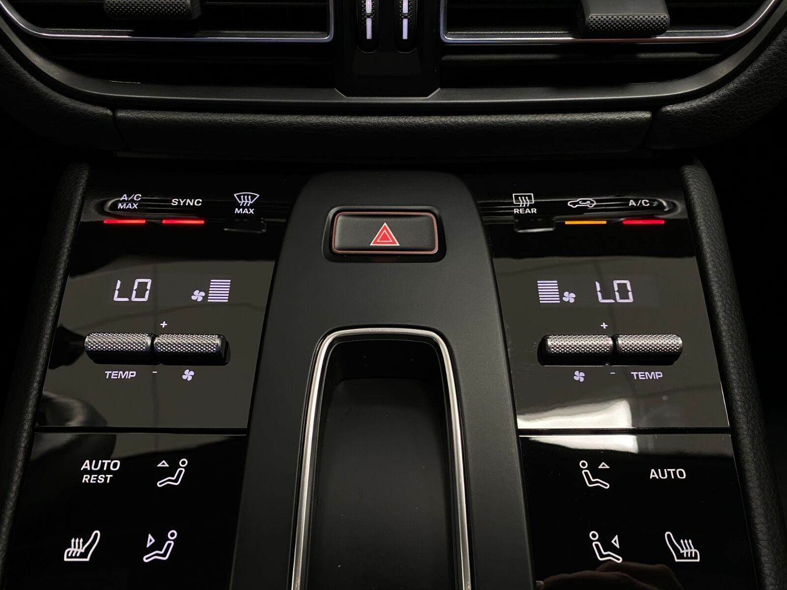 2025 Porsche Macan AWD