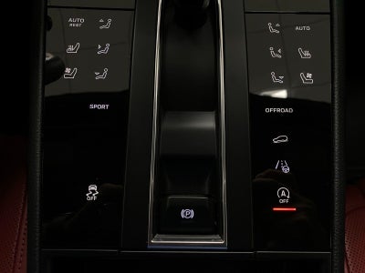2025 Porsche Macan AWD