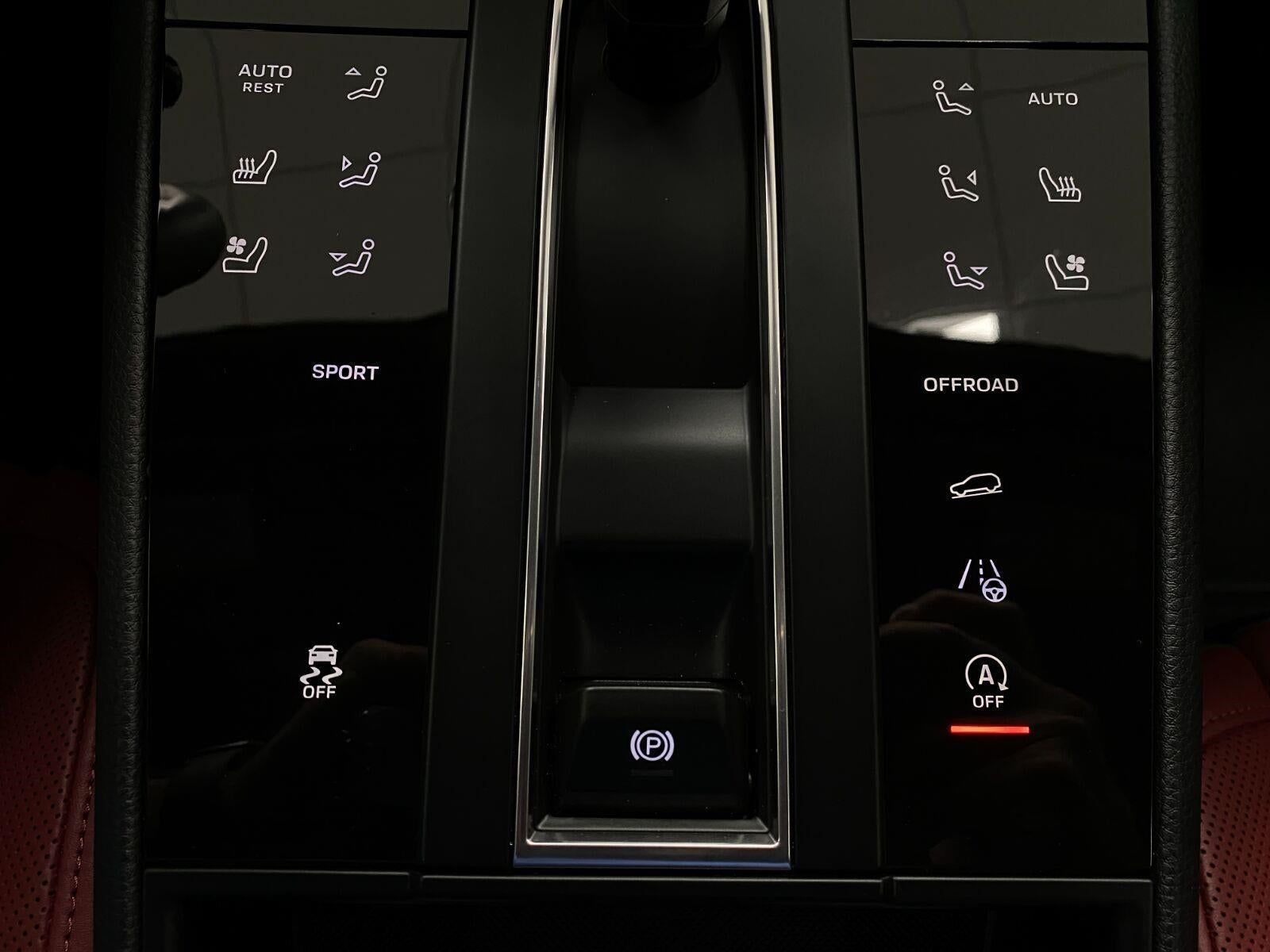 2025 Porsche Macan AWD