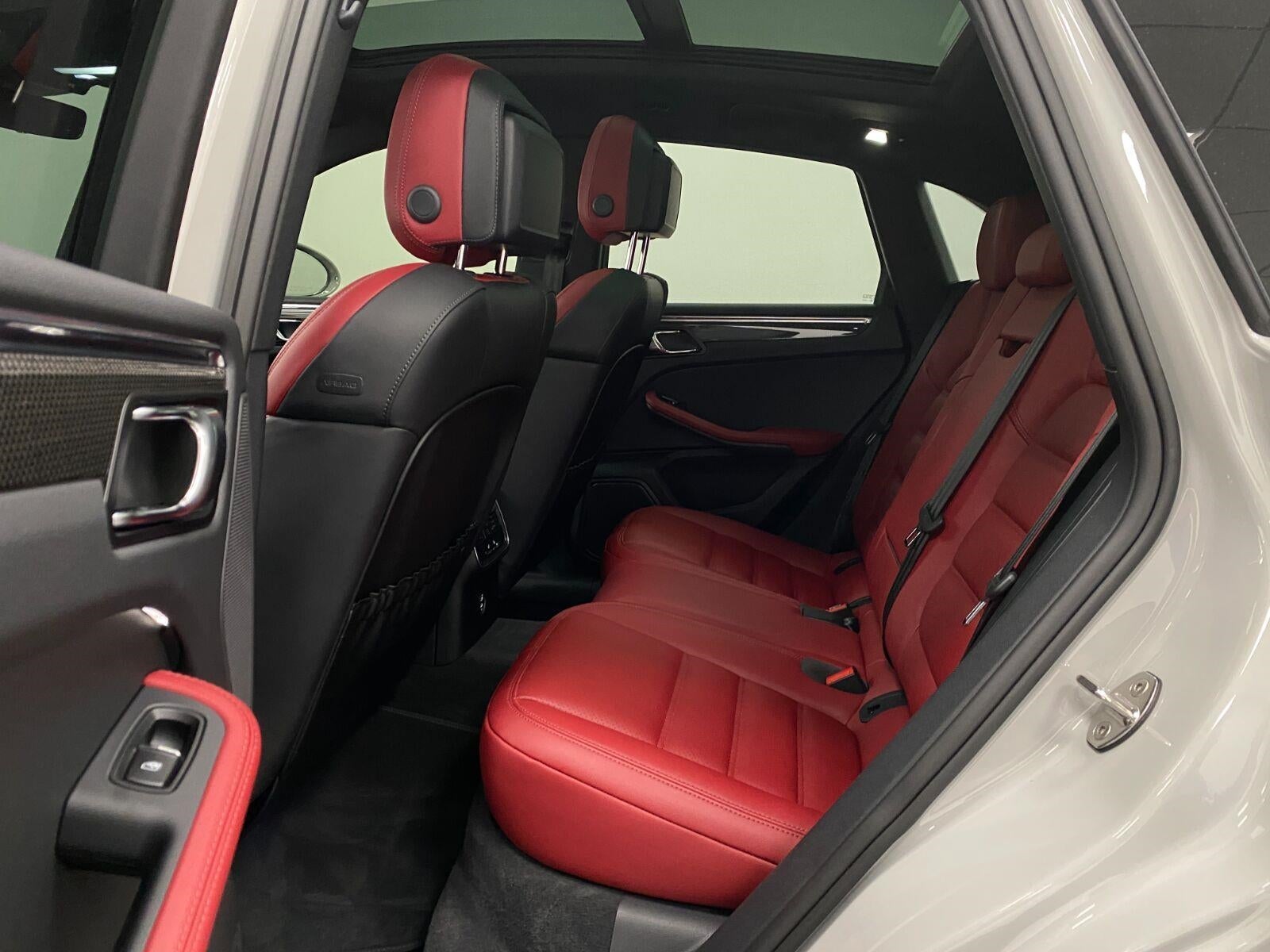 2025 Porsche Macan AWD