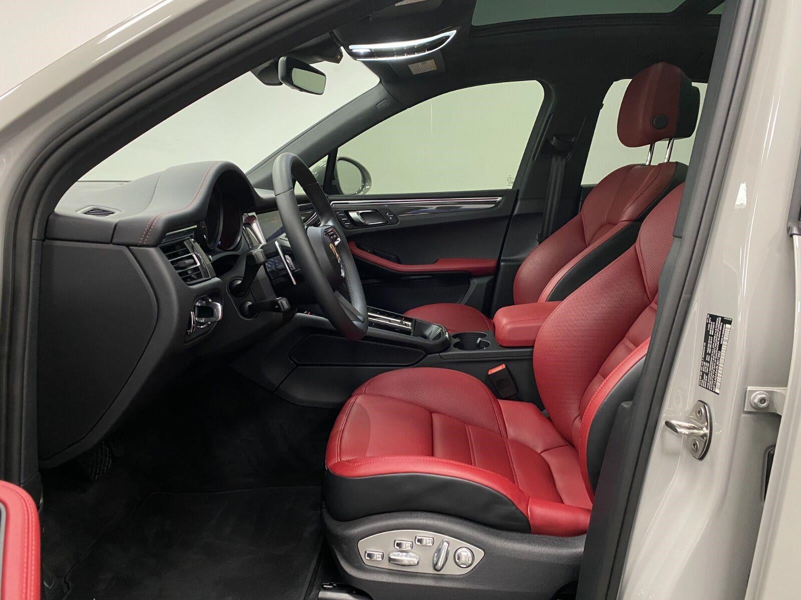 2025 Porsche Macan AWD