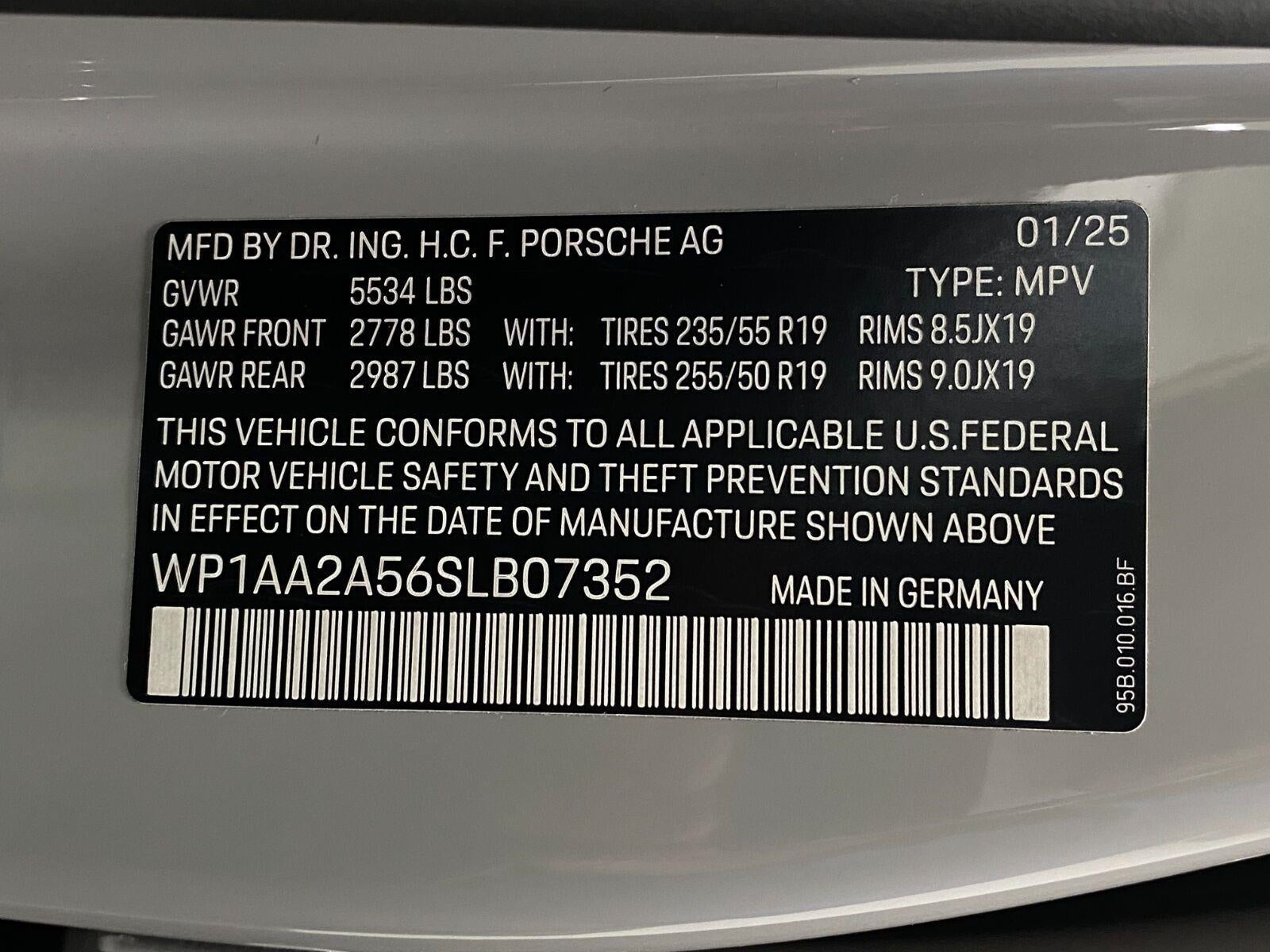 2025 Porsche Macan AWD