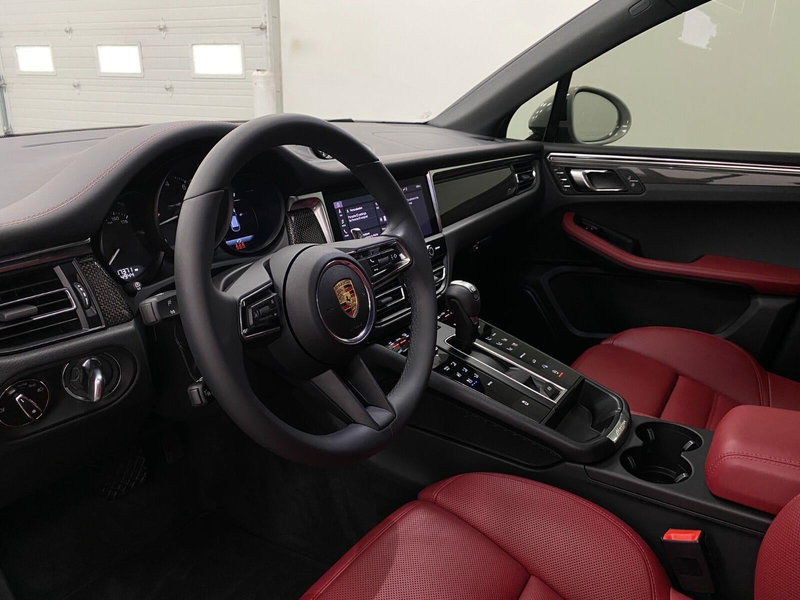 2025 Porsche Macan AWD