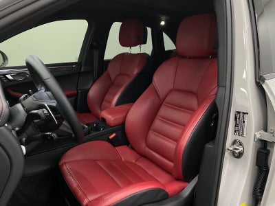2025 Porsche Macan AWD