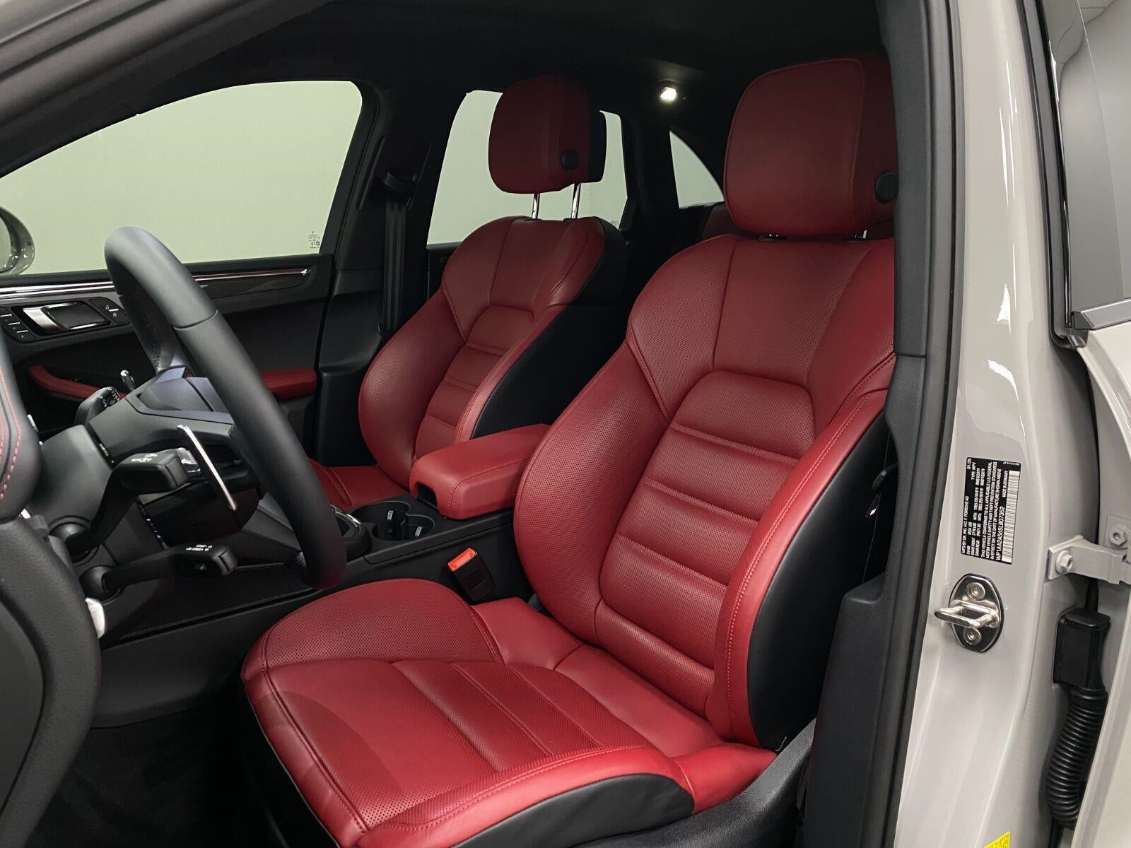 2025 Porsche Macan AWD