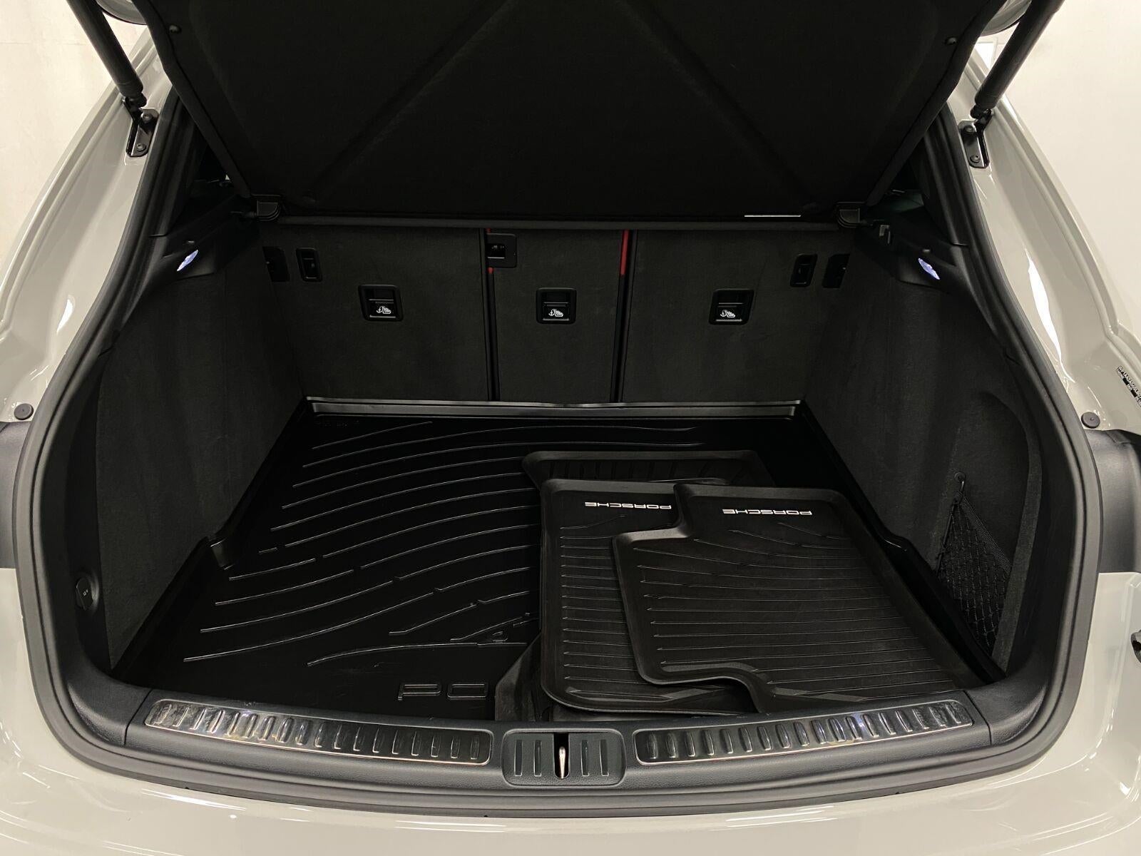 2025 Porsche Macan AWD