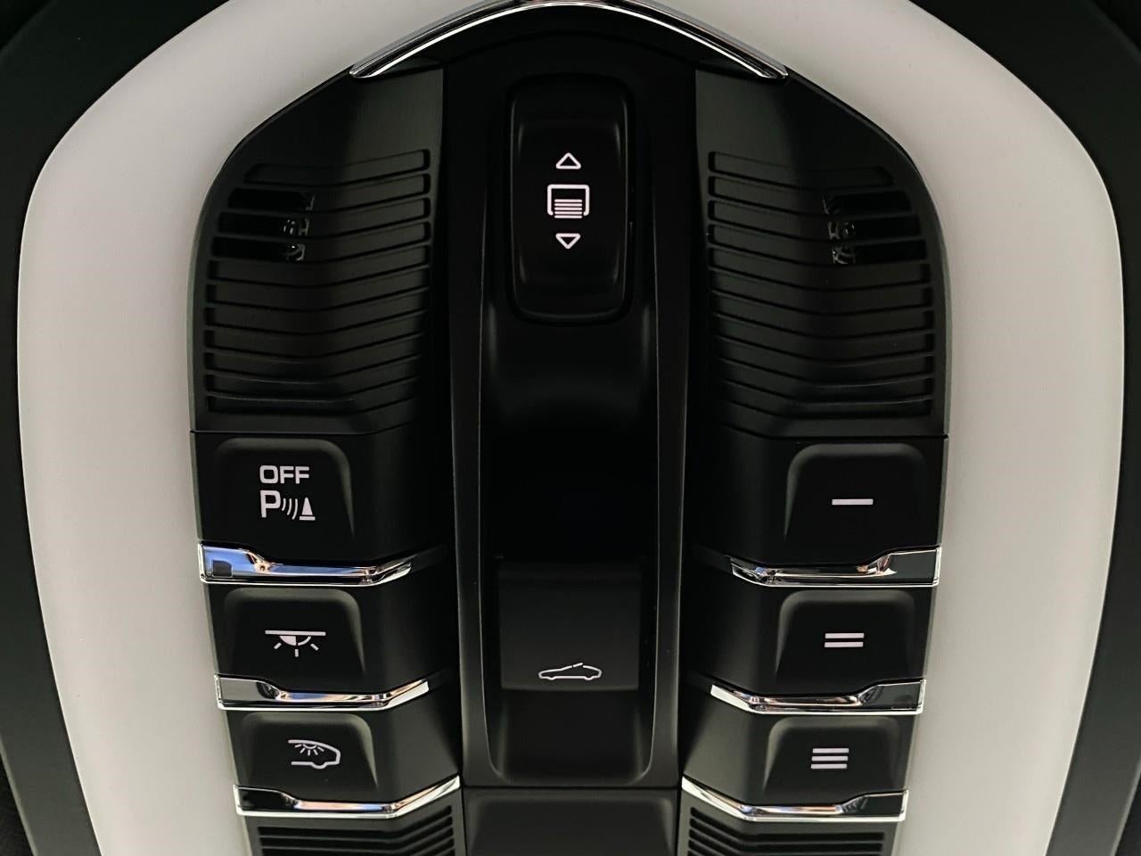 2026 Porsche Macan AWD