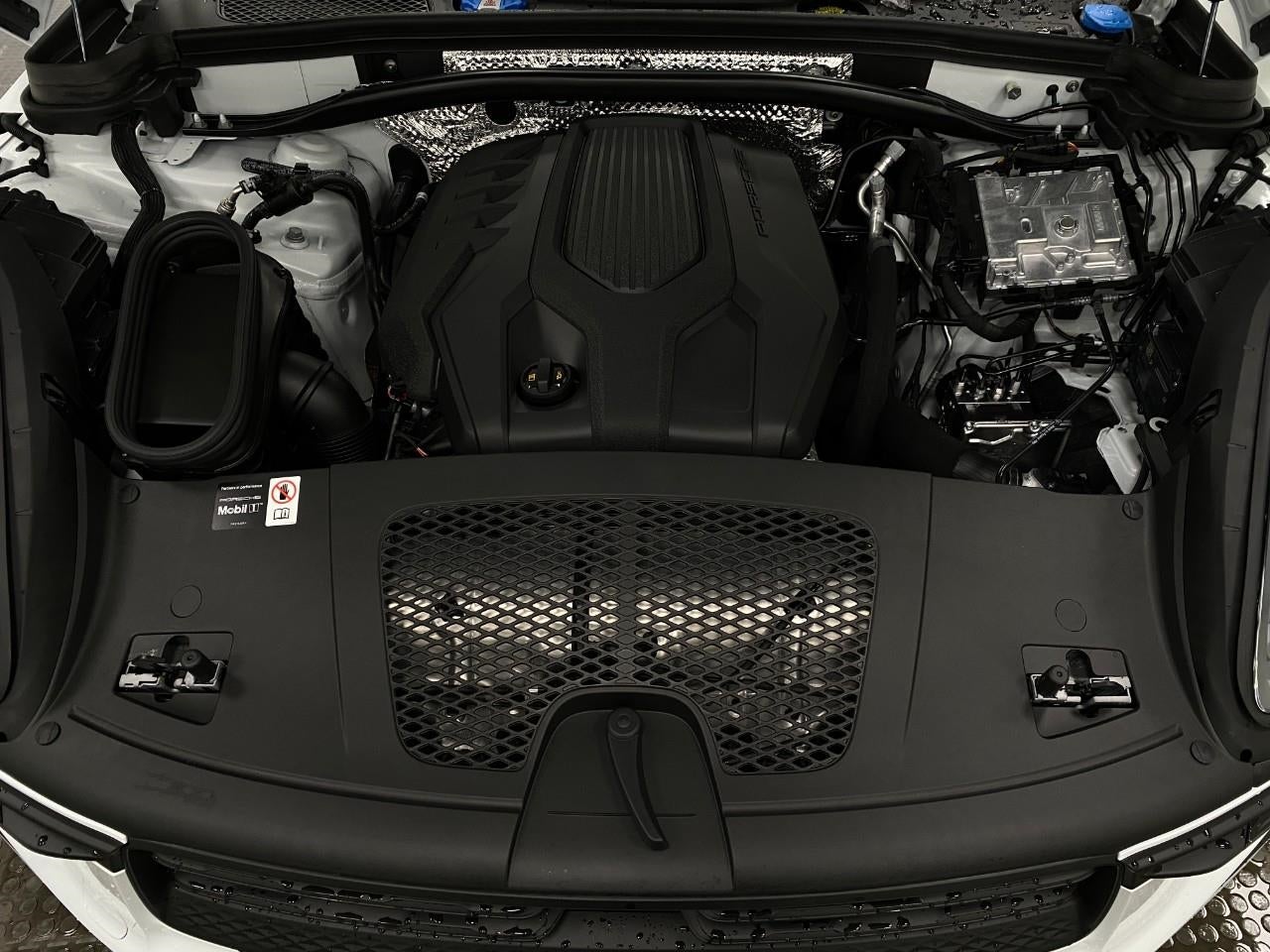 2026 Porsche Macan AWD