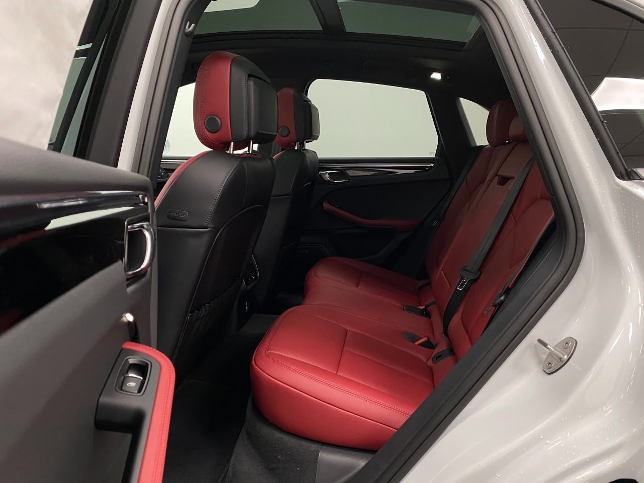 2026 Porsche Macan AWD