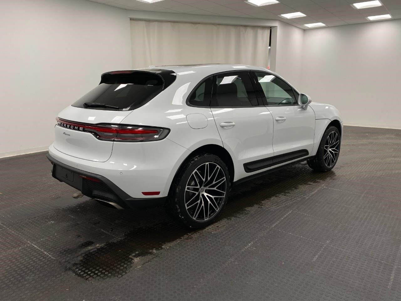 2026 Porsche Macan AWD