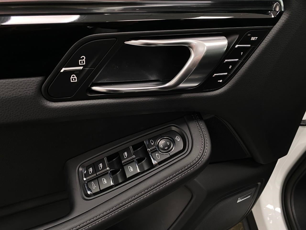 2026 Porsche Macan AWD