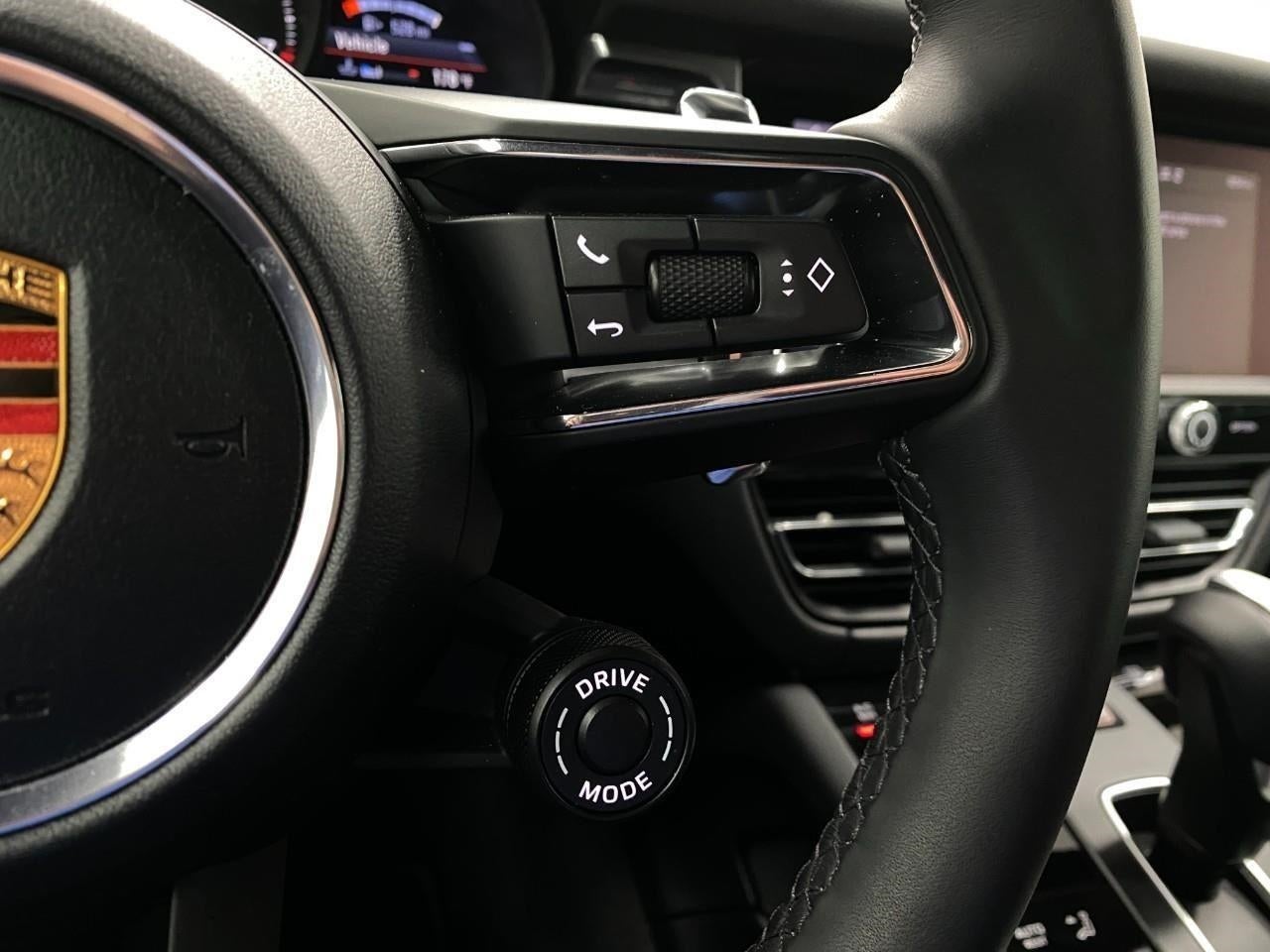 2026 Porsche Macan AWD