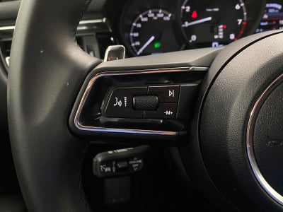 2025 Porsche Macan AWD