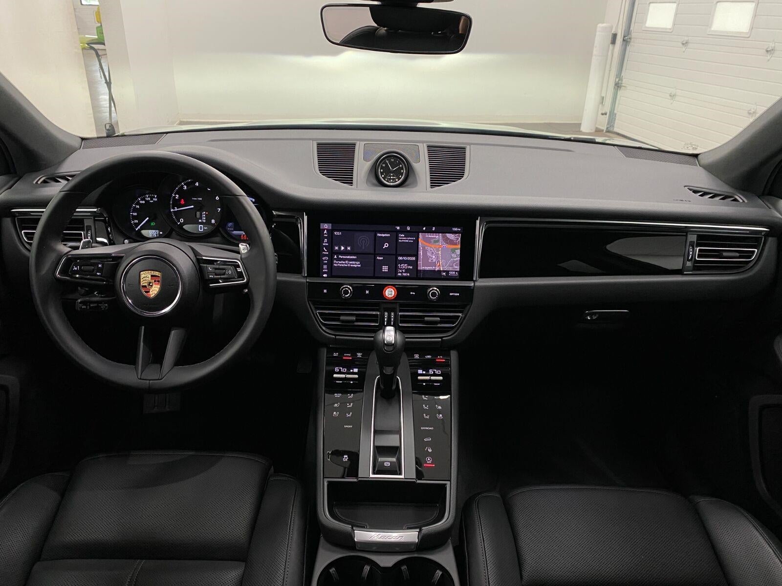 2025 Porsche Macan AWD