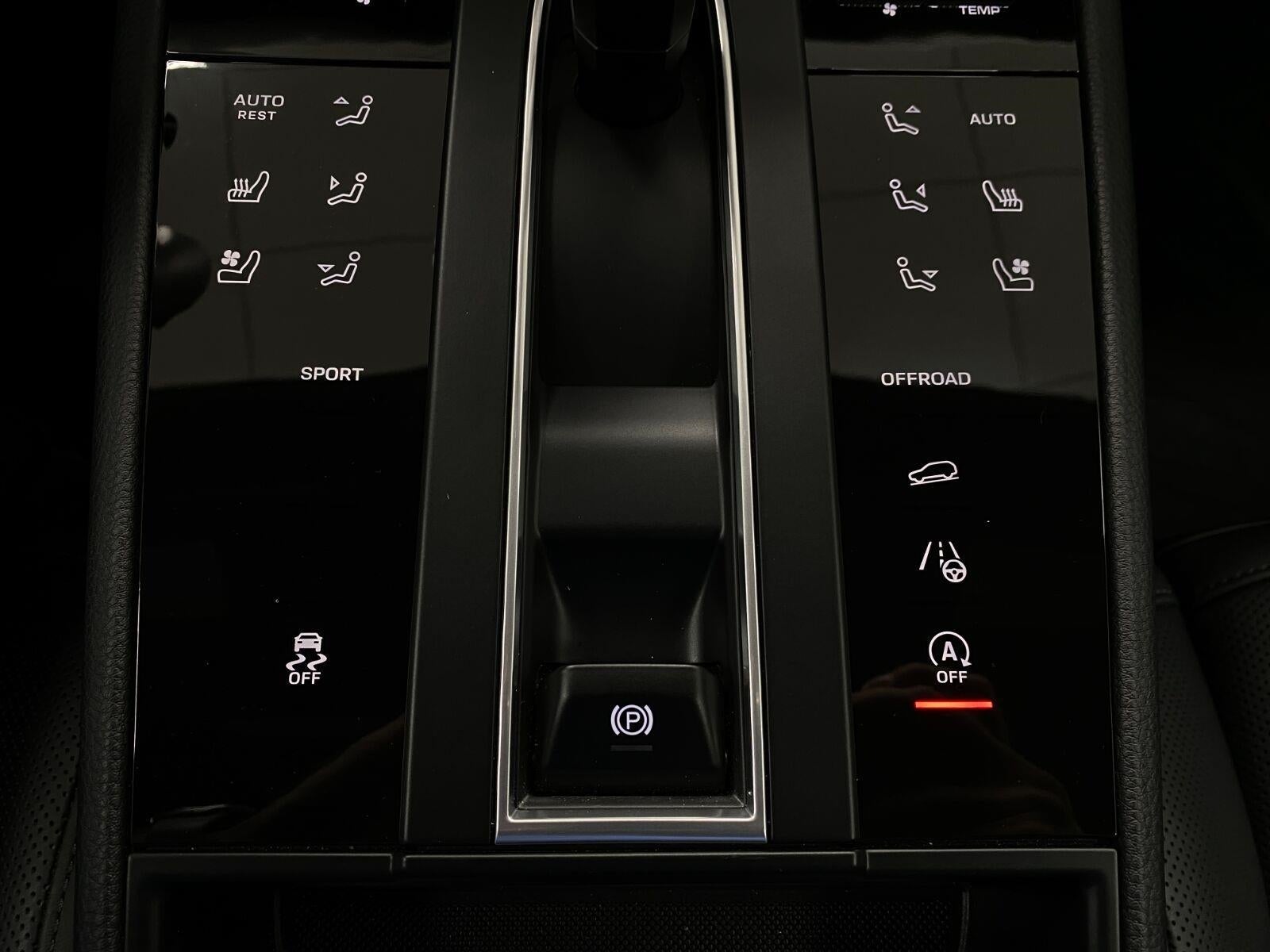 2025 Porsche Macan AWD