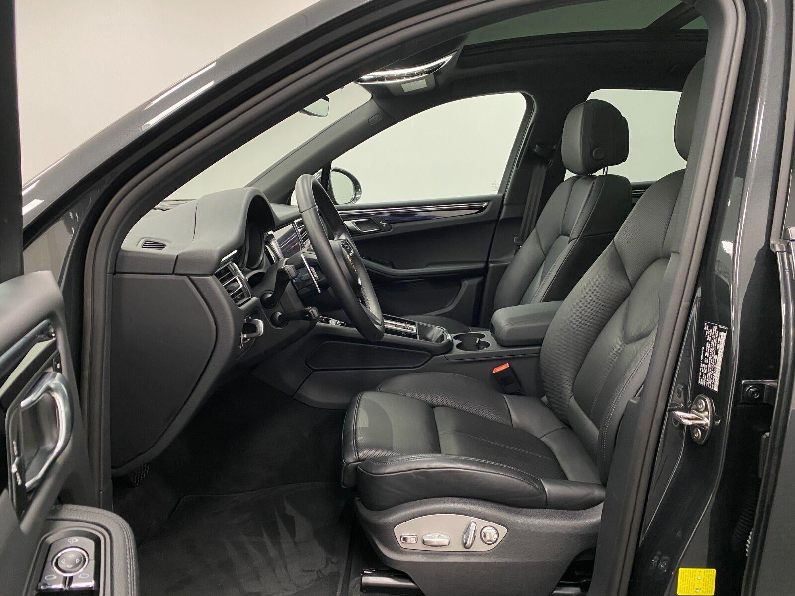 2025 Porsche Macan AWD