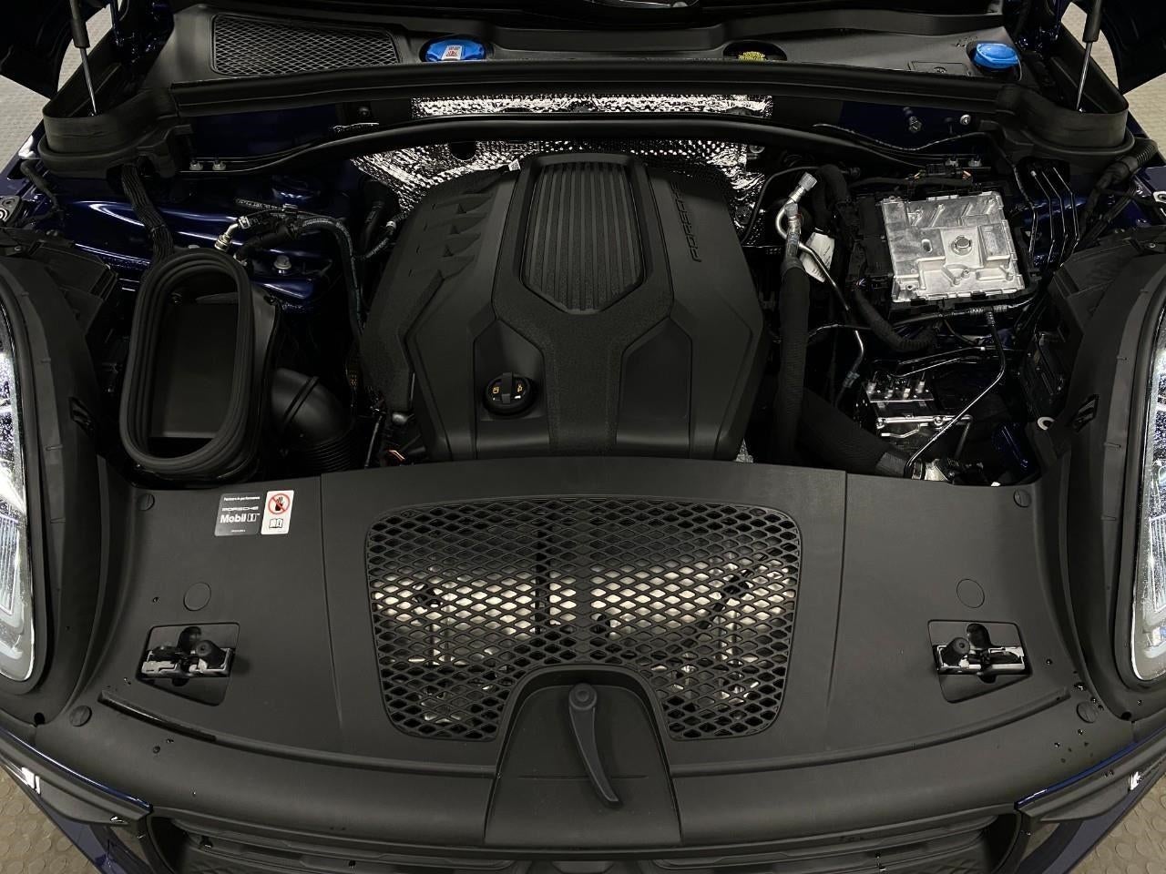 2026 Porsche Macan AWD